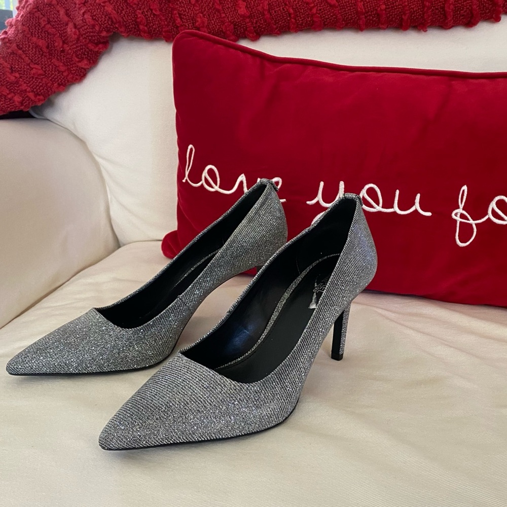 Stunning Dorothy Flex Pump by Michael Kors!